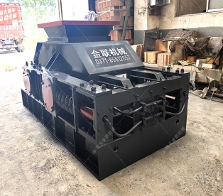 中型彈簧式對輥破碎機設備發往浙江